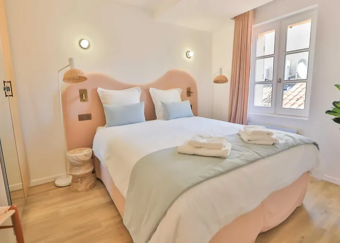 Nice 2 Bed Flat - Hyper Centre St Tropez